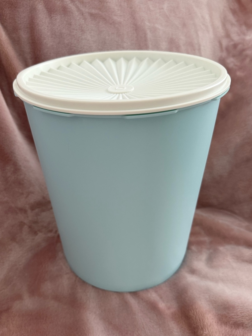 🦋Tupperware Heritage Canister light blue with white lid  Storage 24 cup NEW